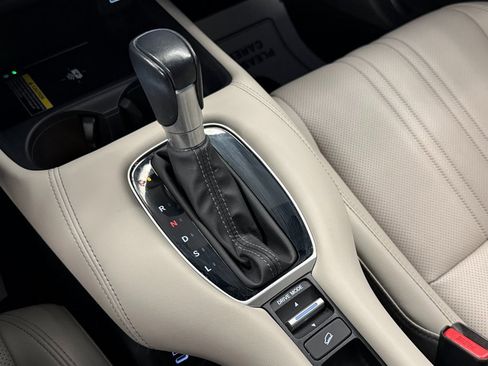 Used 2024 Honda HR-V EX-L image 16