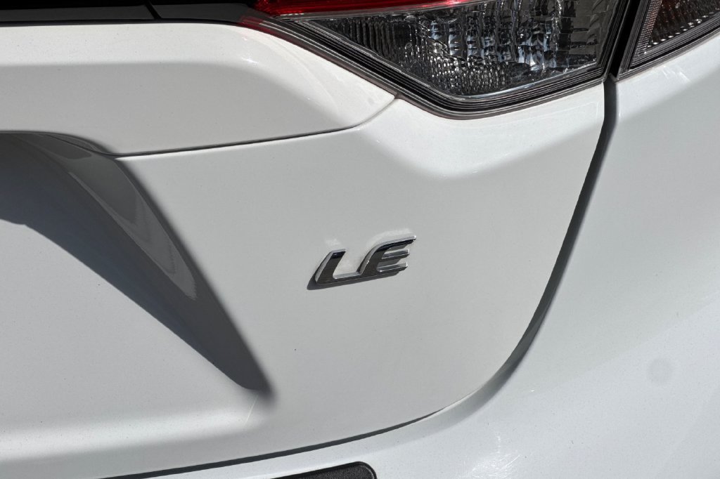 Used 2021 Toyota Corolla LE w/ LE Convenience Package FWD image 25