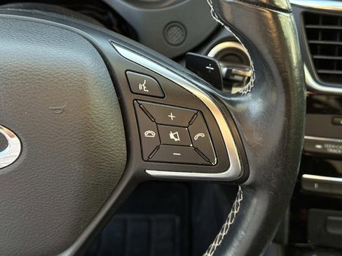 Used 2017 INFINITI QX30 image 24