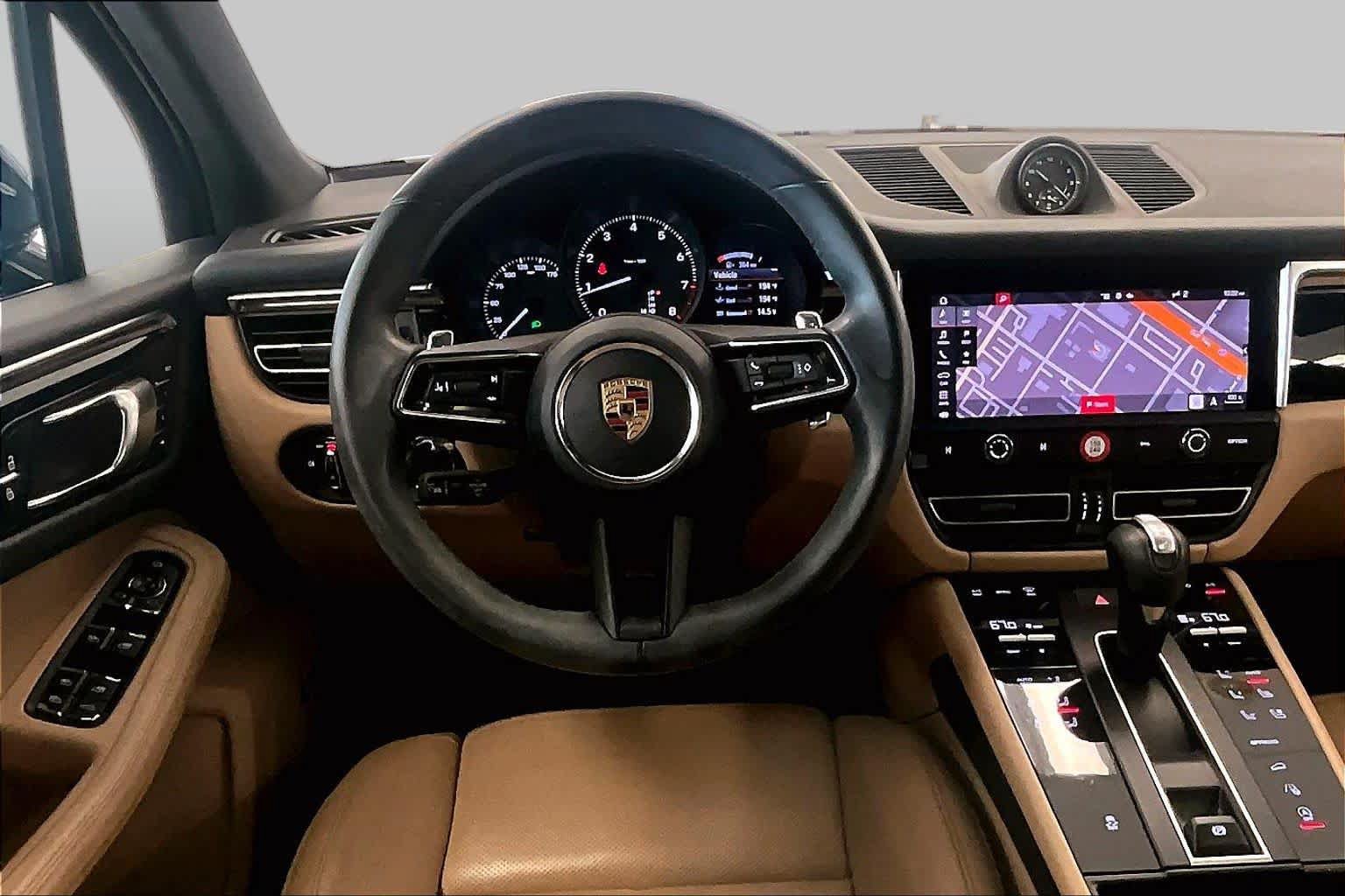 Used 2024 Porsche Macan AWD/4WD image 5
