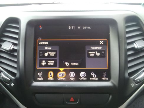 Used 2016 Jeep Cherokee Trailhawk w/ Cold Weather Group image 22