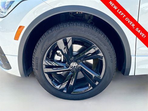 Used 2024 Volkswagen Tiguan SE R-Line image 32