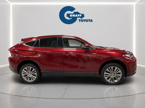 Used 2022 Toyota Venza XLE image 6
