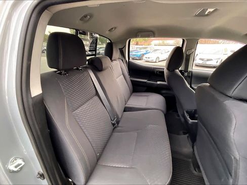 Used 2021 Toyota Tacoma SR5 w/ Trail Edition image 28