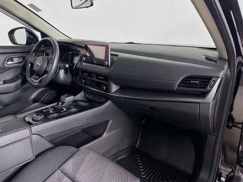 Used 2024 Nissan Rogue SV image 27