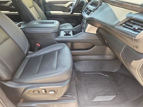 Used 2023 Chevrolet Suburban LT w/ LT Signature Plus Package RWD image 29