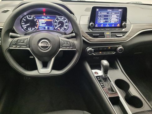 Used 2025 Nissan Altima 2.5 SV FWD image 22
