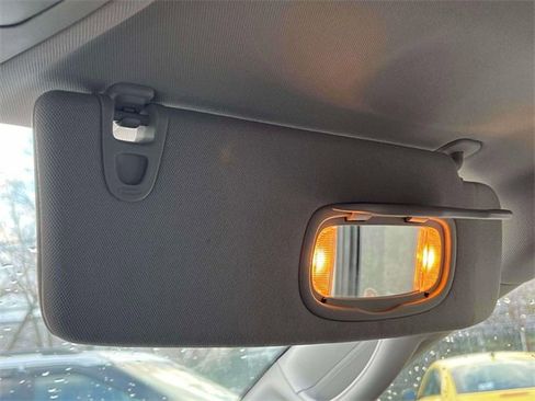 Used 2023 Chrysler Pacifica Touring-L image 27