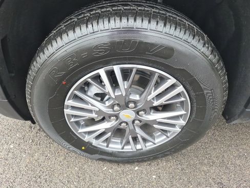 Used 2025 Chevrolet Traverse LT image 8