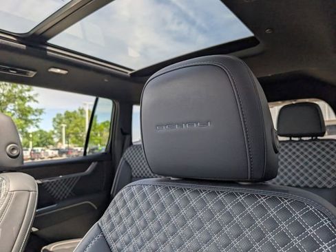 Used 2024 GMC Acadia Denali w/ Super Cruise Package AWD/4WD image 9
