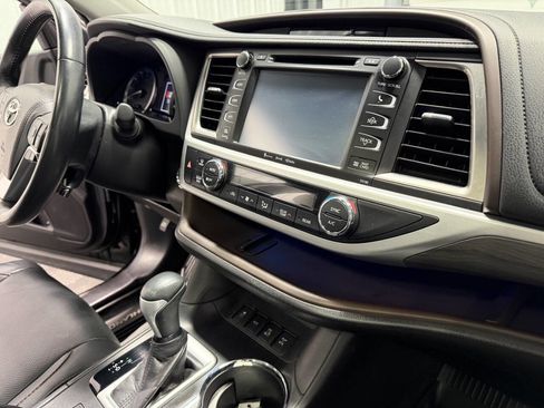 Used 2018 Toyota Highlander Limited Platinum w/ Protection Package #3 image 19