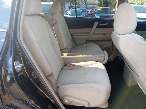 Used 2011 Toyota Highlander 4WD w/ Tech Pkg image 15