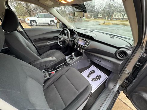 Used 2023 Nissan Kicks S image 11
