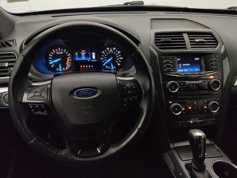 Used 2017 Ford Explorer XLT AWD/4WD image 22