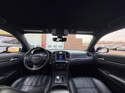 Used 2016 Chrysler 300 S image 18