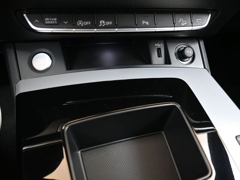 Certified 2025 Audi Q5 2.0T Premium w/ Convenience Plus Package image 34