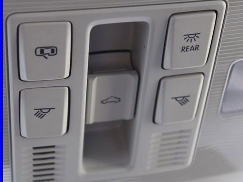 Used 2025 Volkswagen Jetta SE FWD image 26