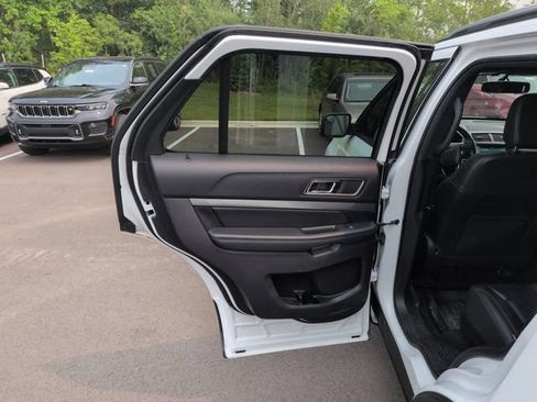 Certified 2018 Ford Explorer XLT w/ Equipment Group 202A AWD/4WD image 21