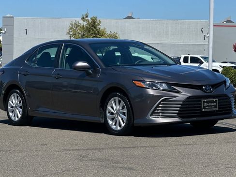 Used 2023 Toyota Camry LE FWD image 5