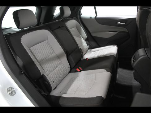 Used 2020 Chevrolet Equinox LS FWD image 17