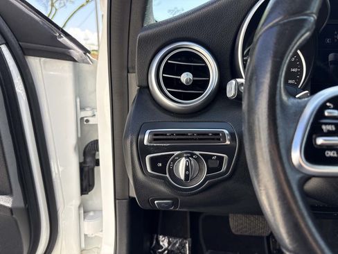 Used 2019 Mercedes-Benz C 300 Sedan image 18
