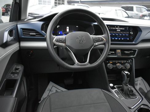 Used 2024 Volkswagen Taos SE image 18