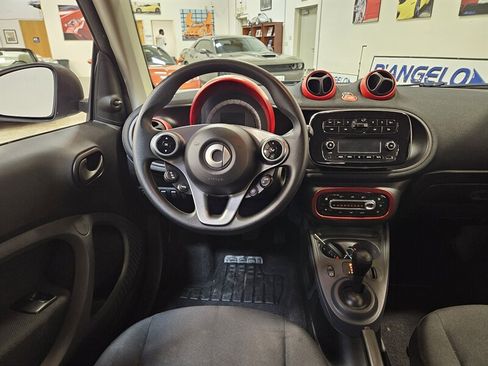 Used 2017 smart fortwo pure RWD image 24