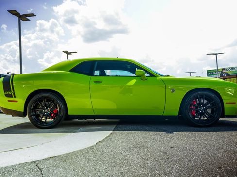 Used 2023 Dodge Challenger SRT Hellcat w/ Driver Convenience Group RWD image 6