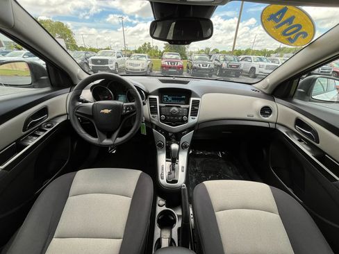 Used 2014 Chevrolet Cruze LS FWD image 14