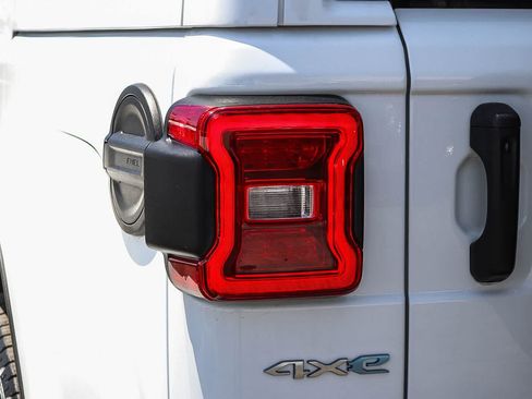 Used 2024 Jeep Wrangler Unlimited Sahara AWD/4WD image 7