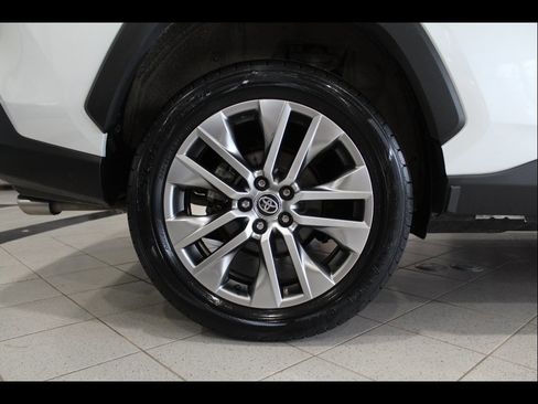 Used 2023 Toyota RAV4 XLE Premium image 11