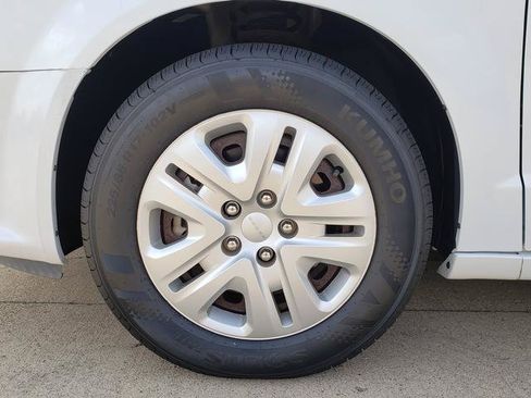 Used 2018 Dodge Grand Caravan SE w/ UConnect Hands-Free Group FWD image 27