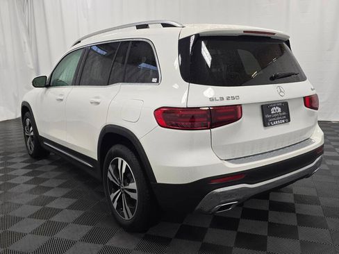 Used 2025 Mercedes-Benz GLB 250 4MATIC image 4