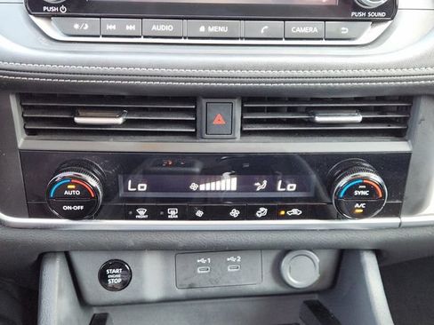 Used 2025 Nissan Rogue SV AWD/4WD image 18