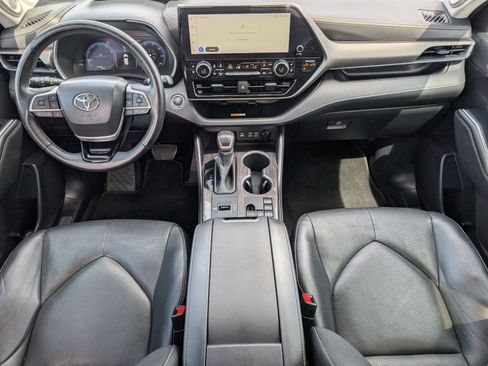 Used 2023 Toyota Highlander Limited FWD image 5