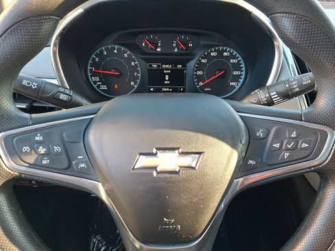 Used 2022 Chevrolet Equinox LS image 18