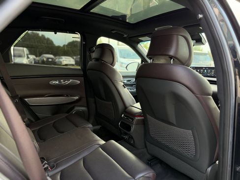 Used 2022 Genesis GV70 2.5T w/ Advanced Package AWD/4WD image 27