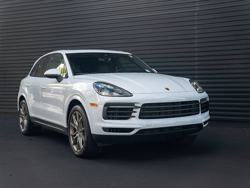 Used 2022 Porsche Cayenne Platinum Edition AWD/4WD image 27