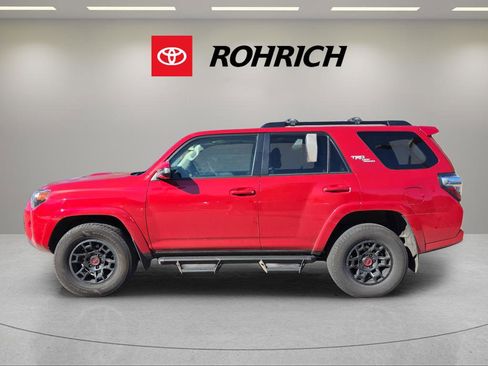 Used 2022 Toyota 4Runner TRD Off-Road Premium image 2