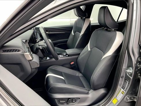 Used 2025 Toyota Camry SE image 18