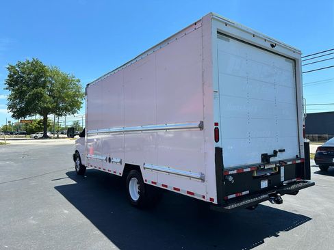 Used 2021 GMC Savana 3500 Extended w/ Power Convenience Package RWD image 10