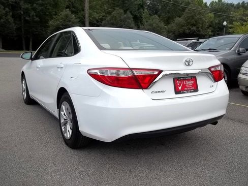 Used 2015 Toyota Camry LE image 3