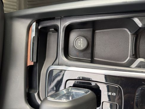 Used 2023 Volvo XC60 B5 Plus w/ Protection Package Premier image 41