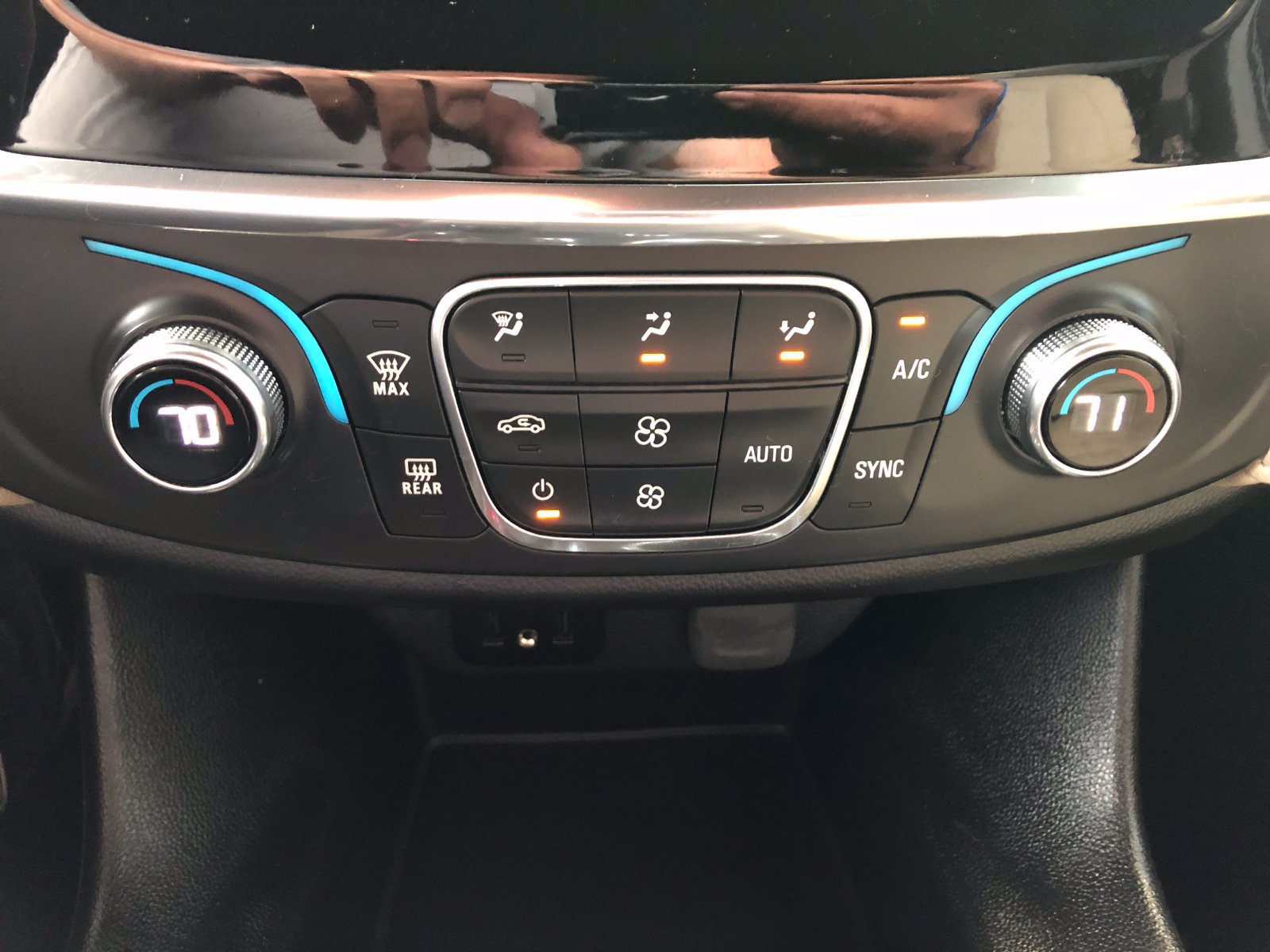 Used 2023 Chevrolet Traverse LS w/ Safety Package FWD image 27