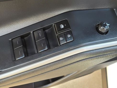 Used 2023 Toyota Highlander LE image 22