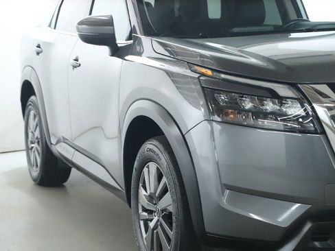 Used 2025 Nissan Pathfinder SV FWD image 9