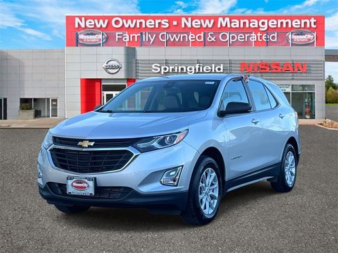 Used 2021 Chevrolet Equinox LS image 2