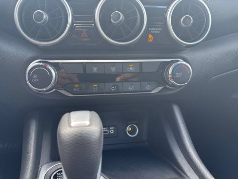 Used 2025 Nissan Sentra SV FWD image 17