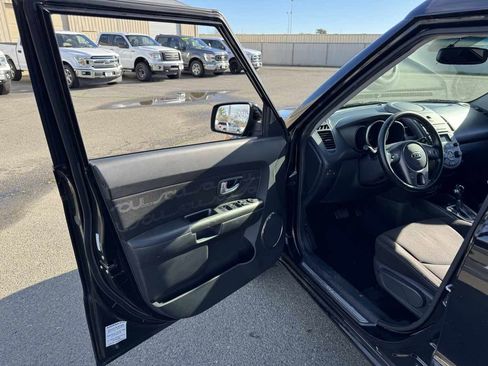Used 2013 Kia Soul + image 22