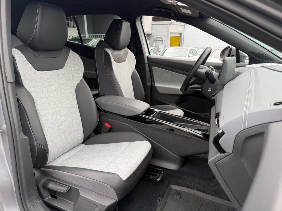 Used 2024 Volkswagen ID.4 Pro AWD/4WD image 29